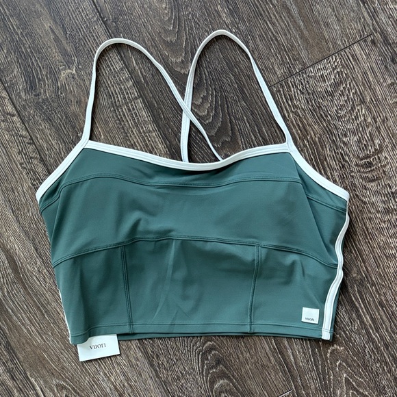 Vuori Tops - Vuori Women's All The Feels Agate Green Cropped with White Edging NWT